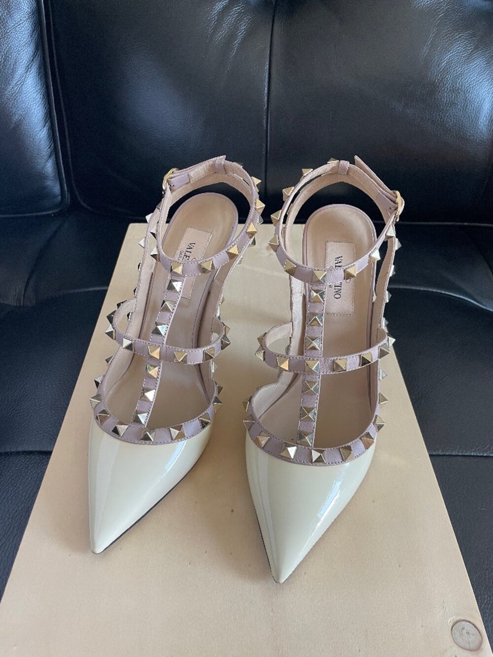 Lightly used Valentino Garvanani Rockstud 4-inch Stiletto in Poudre